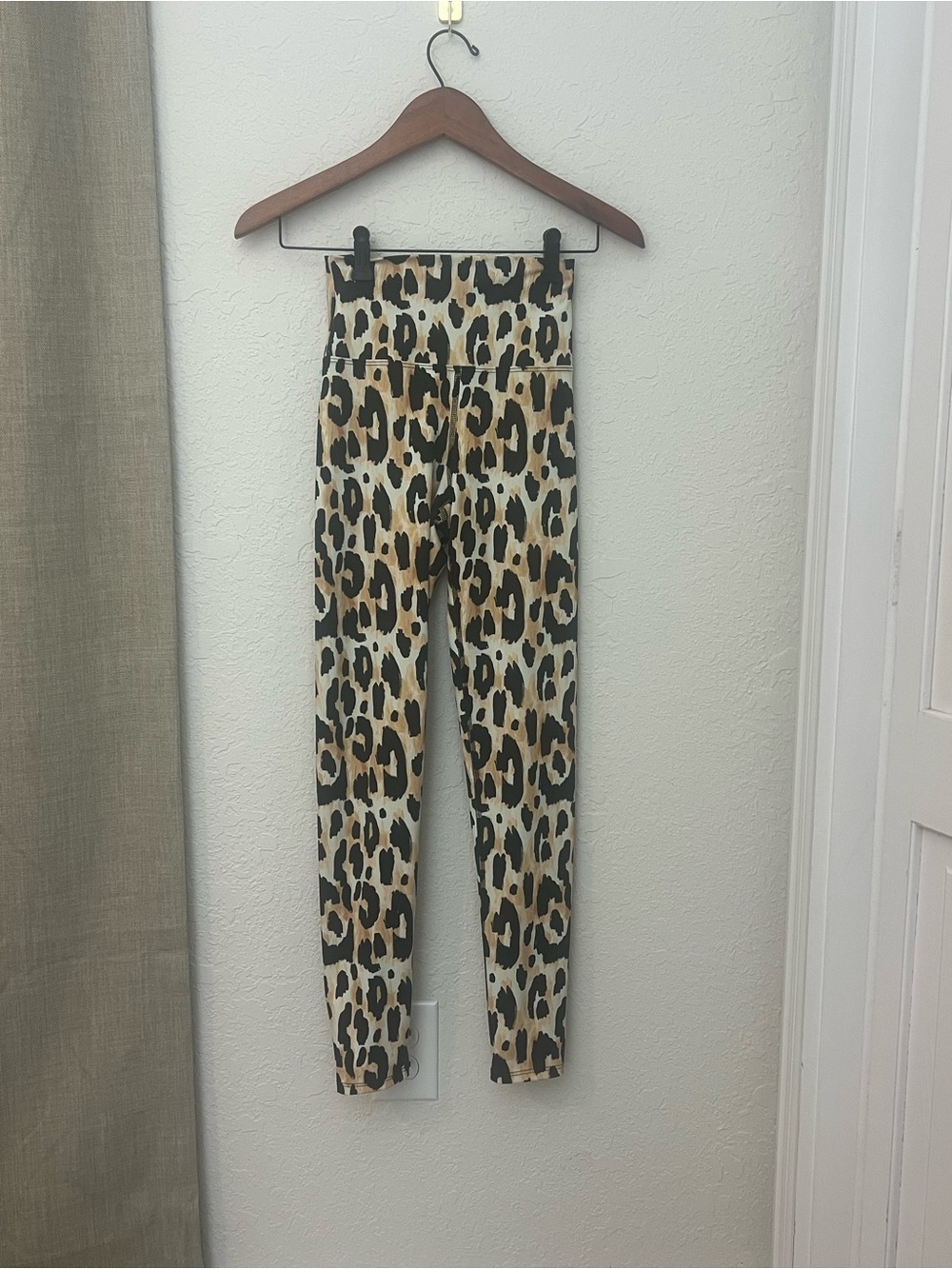 Women’s Beach‎ Riot Sport Piper Leggings Leopard Print Small Luxury Workout